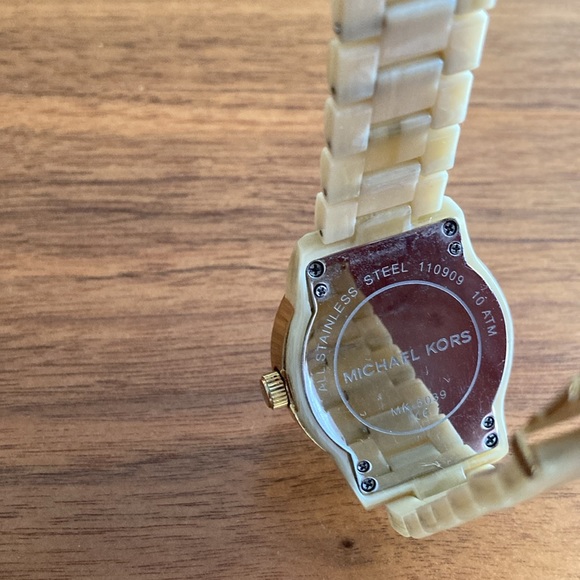 Michael Kors Cream Tortoise Shell Wrist Watch for Women MK 50-39 - Picture 5 of 6